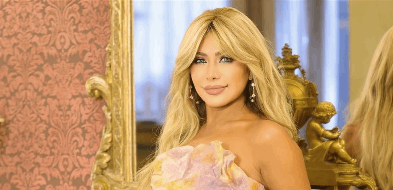 بدت كالمُراهقات: نوال الزغبي بتنورة قصيرة جدا.. والجمهور يعلق: “ناسية البنطلون”! (فيديو) بدت كالمُراهقات: نوال الزغبي بتنورة قصيرة جدا.. والجمهور يعلق: “ناسية البنطلون”! (فيديو)