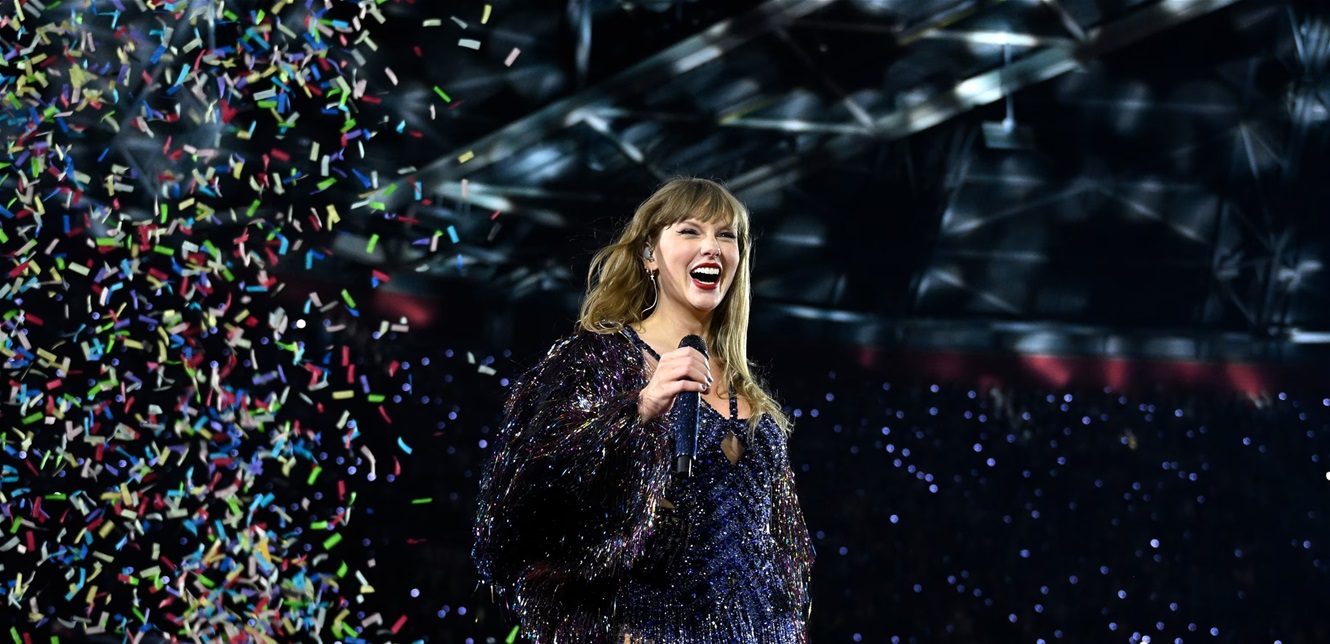 Taylor Swift distributes 7 million in bonuses to her tour crew Taylor Swift distributes 7 million in bonuses to her tour crew