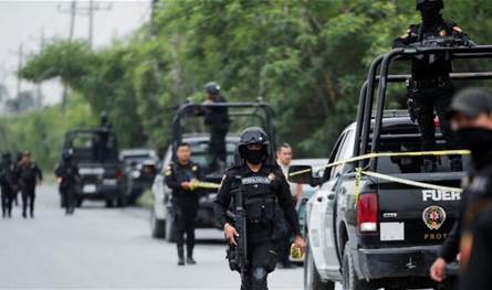 حادثة مروعة.. مسلحون يقتلون مدربا خلال مباراة لكرة القدم! (فيديو) حادثة مروعة.. مسلحون يقتلون مدربا خلال مباراة لكرة القدم! (فيديو)