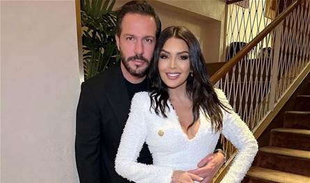 بعد أنباء عن طلاقها.. الفنانة العربية الشهيرة ترقص مع زوجها اللبناني الوسيم! (فيديو) بعد أنباء عن طلاقها.. الفنانة العربية الشهيرة ترقص مع زوجها اللبناني الوسيم! (فيديو)