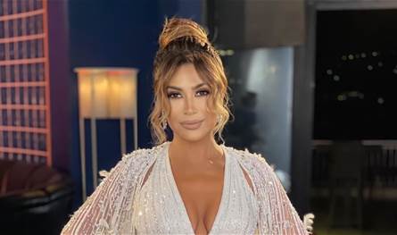 بفستان ظهرت فيه كـالباربي.. رقص نوال الزغبي يُثير الجدل والجمهور يُهاجمها: مفكره نفسها بالعشرين (فيديو) بفستان ظهرت فيه كـالباربي.. رقص نوال الزغبي يُثير الجدل والجمهور يُهاجمها: مفكره نفسها بالعشرين (فيديو)