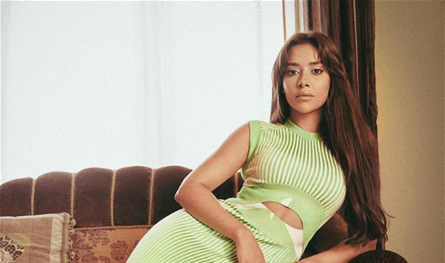 فنانة عربية شهيرة تُفاجئ الجمهور .. ظهرت بإطلالة رجالية والجمهور ينتقدها فنانة عربية شهيرة تُفاجئ الجمهور .. ظهرت بإطلالة رجالية والجمهور ينتقدها