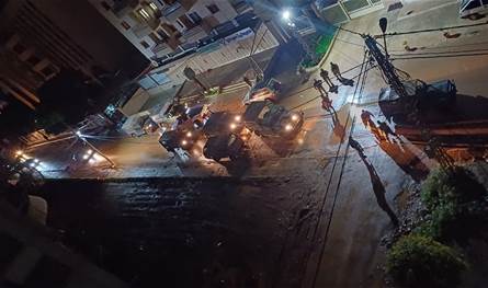 دوريات للجيش في طرابلس.. وتوقيف أحد الأشخاص هذا ما عُثر بحوزته دوريات للجيش في طرابلس.. وتوقيف أحد الأشخاص هذا ما عُثر بحوزته
