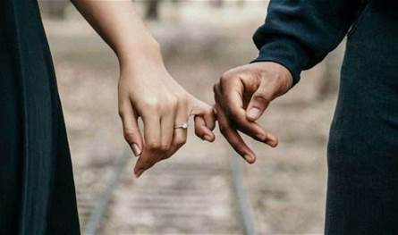 تصغره بـ25 عاماً… ممثل يعيش قصّة غراميّة حبيبته إبنة تاجر ألماس تعرفوا إليها (صور) تصغره بـ25 عاماً… ممثل يعيش قصّة غراميّة حبيبته إبنة تاجر ألماس تعرفوا إليها (صور)