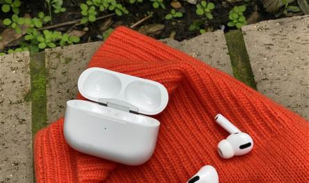 آبل تطوّر الجيل الرابع من سماعة AirPods آبل تطوّر الجيل الرابع من سماعة AirPods