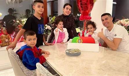 رونالدو يشتري قصرا فاخرا في دولة عربية غير السعودية رونالدو يشتري قصرا فاخرا في دولة عربية غير السعودية