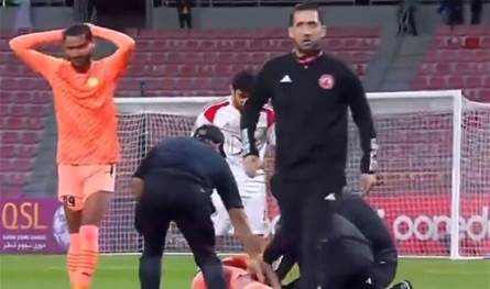 أخاف الجميع في الملعب خلال المباراة.. اللاعب الشهير يكشف عن سبب سقوطه المفاجئ (فيديو) أخاف الجميع في الملعب خلال المباراة.. اللاعب الشهير يكشف عن سبب سقوطه المفاجئ (فيديو)