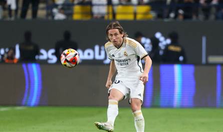 مفاجأة من العيار الثقيل.. مودريتش يرفض عرضاً مغرياً من الهلال مفاجأة من العيار الثقيل.. مودريتش يرفض عرضاً مغرياً من الهلال