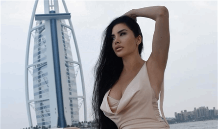 أطلت شبه عارية.. عارضة الأزياء اللبنانية الشهيرة تُثير الجدل خلال خضوعها لجلسة تدليك (صور) أطلت شبه عارية.. عارضة الأزياء اللبنانية الشهيرة تُثير الجدل خلال خضوعها لجلسة تدليك (صور)