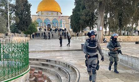 تحت حماية أمنية.. مئات المستوطنين الإسرائيليين يقتحمون المسجد الأقصى!