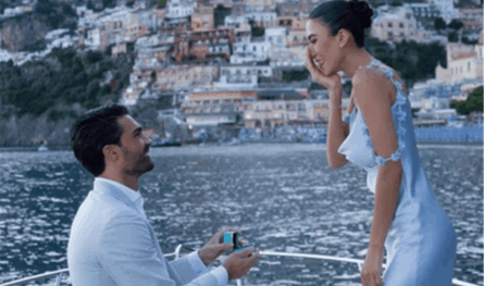 في عرض البحر وبأجواء رومانسية.. مؤثرة لبنانية تعلن خطوبتها على وسيم إيطالي (فيديو)