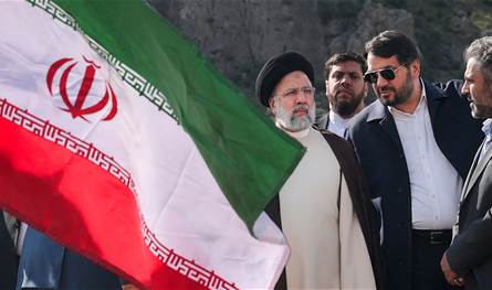 العثور على حطام مروحية الرئيس الإيراني و&quot;لا أحياء&quot;.. طهران تؤكد رسمياً وفاة رئيسي وعبد اللهيان