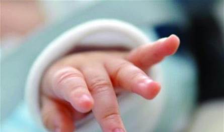 إعلامية لبنانية تُرزق بطفلها الثاني وهذا اسمه.. شاهدوا صورته الأولى