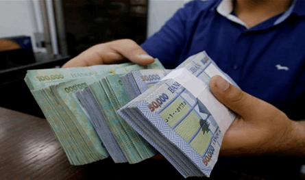 الليرة اللبنانية ترتقي إلى مصاف الدولار وتدخل السوق السوداء بسعر صرف ثانٍ