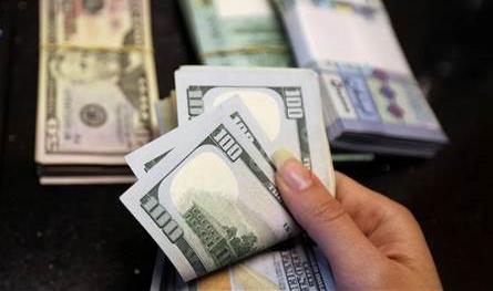 تغيرات سريعة.. الدولار ينخفض مجدداً في السوق السوداء