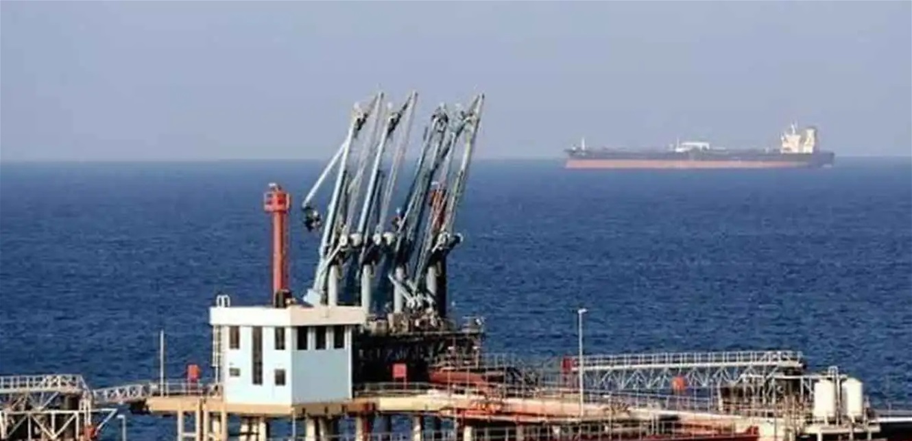 العواصف تتسبب بتعطيل عمليات التصدير في الموانئ النفطية الليبية