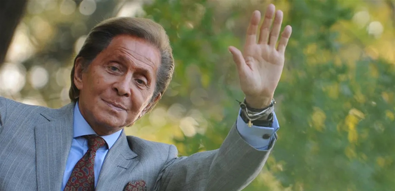 أشهر مصممي الأزياء يفارق الحياة.. فالنتينو يودّع عالم الموضة إلى الأبد