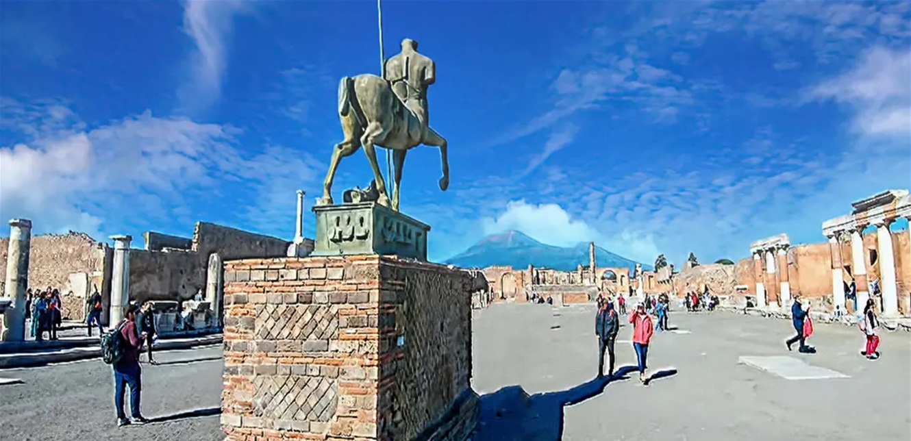 الحمامات الأولى في بومبي… نظافة شبه معدومة