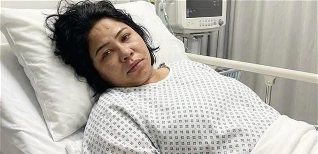 تبكي بحرقة داخل المستشفى.. فيديو لشيرين عبد الوهاب ينتشر ما حقيقته؟ 