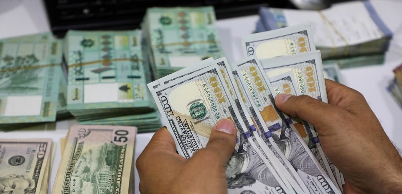 ما بين تأجيل الحكومة وتصعيد الموظفين.. ما مصير الزيادات على رواتب القطاع العام؟