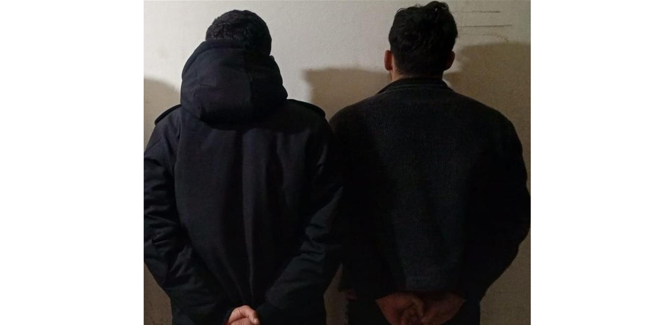 استغلا غياب ساكنيها.. شعبة المعلومات توقف سارقين لمنازل في بلدات حدودية