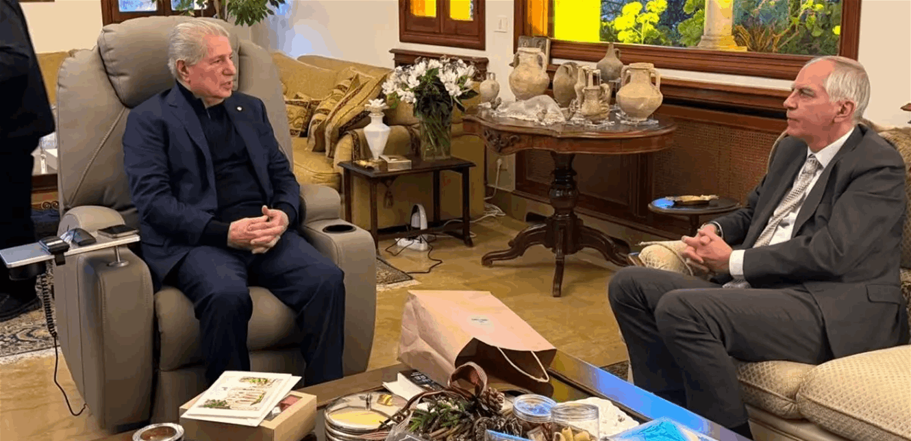 الرئيس الجميّل استقبل السفير الفرنسي وبحث دعم الجيش  