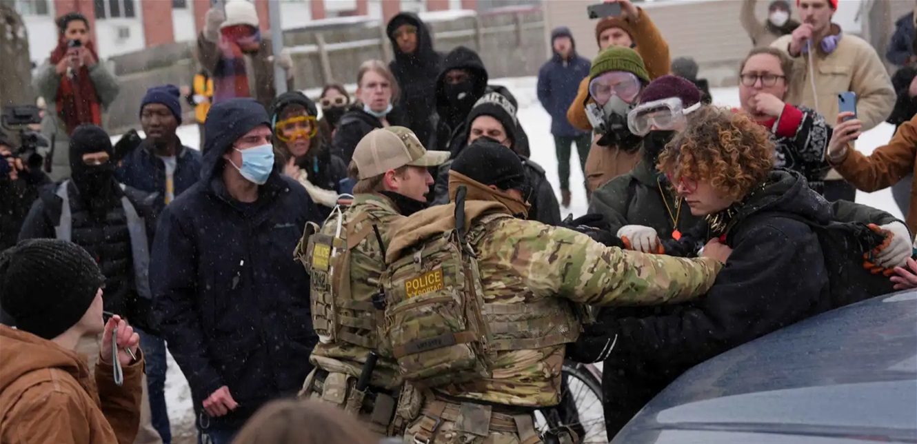 ترامب يواصل حملة ترحيل المهاجرين غير الشرعيين