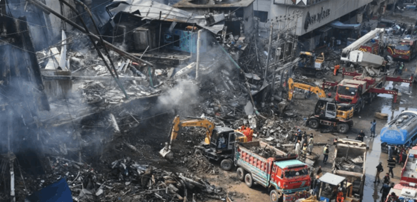 باكستان.. حريق هائل في مركز جول بلازا التجاري يودي بحياة 50 شخصاً