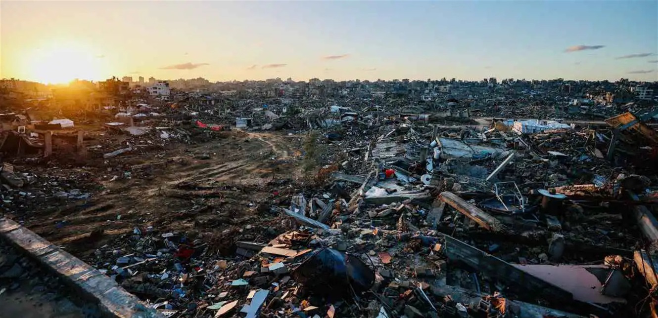 حاجز جديد في غزة.. خندق إسرائيلي عميق يقطع الطريق على السكان والمركبات