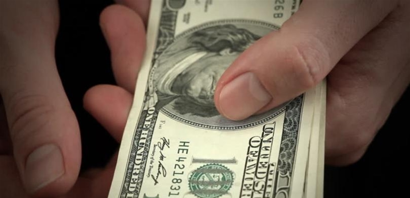 الحجز على معاش فنان شهير وتوقيف حسابه المصرفي.. ونجله يستغيث (صورة)