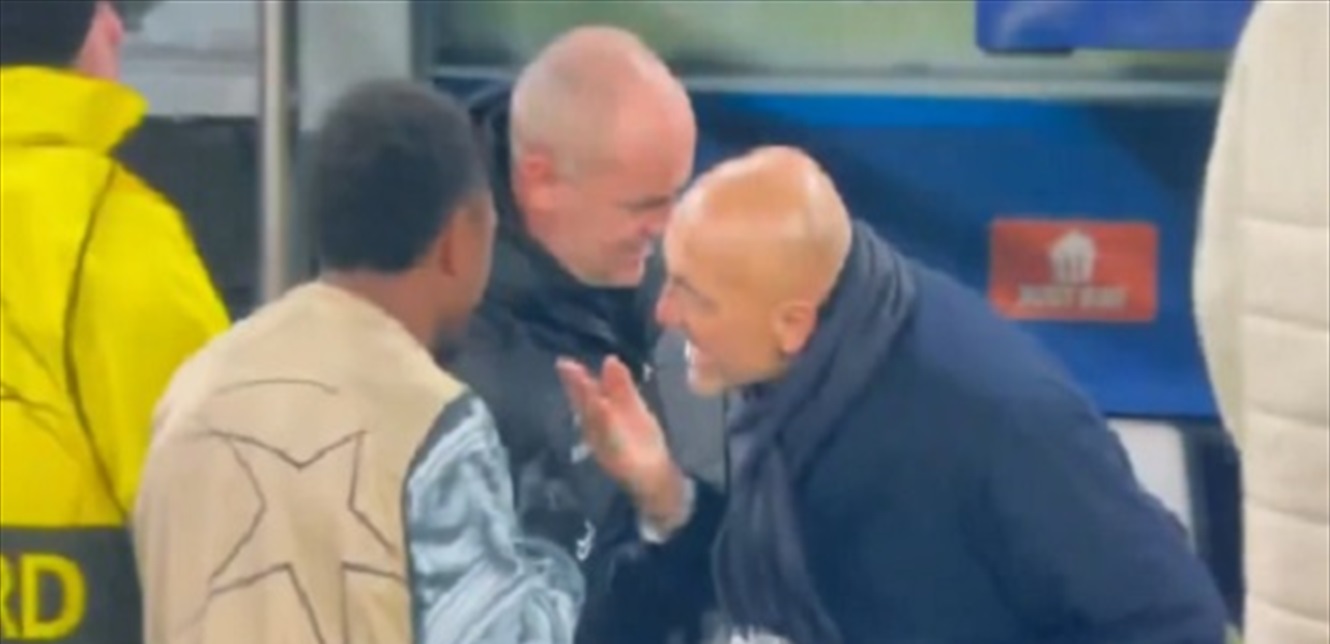 بالفيديو... لماذا صفع سباليتي لاعبه على الوجه قبل دخوله إلى الملعب؟