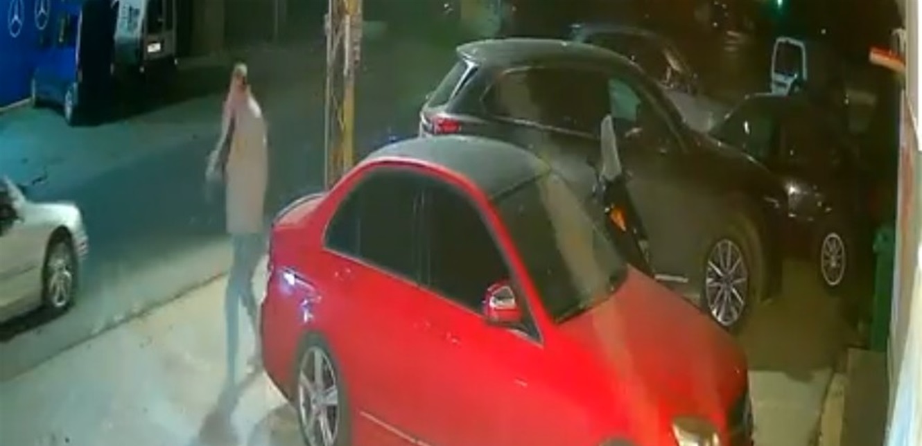 بالفيديو: أطلق النار على أحد المقاهي في صور.. سقوط قتيل وجرح شخصين