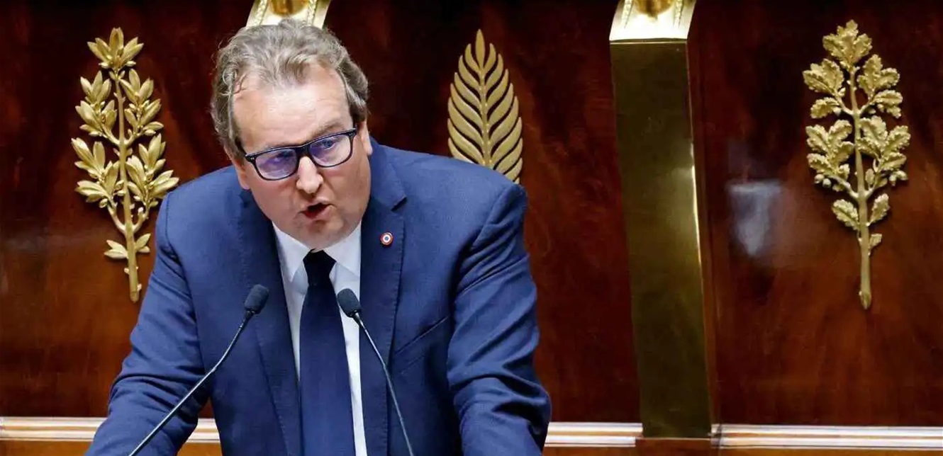 اليمين الفرنسي يصف الإخوان بالإرهابيين وسط معارضة اليسار