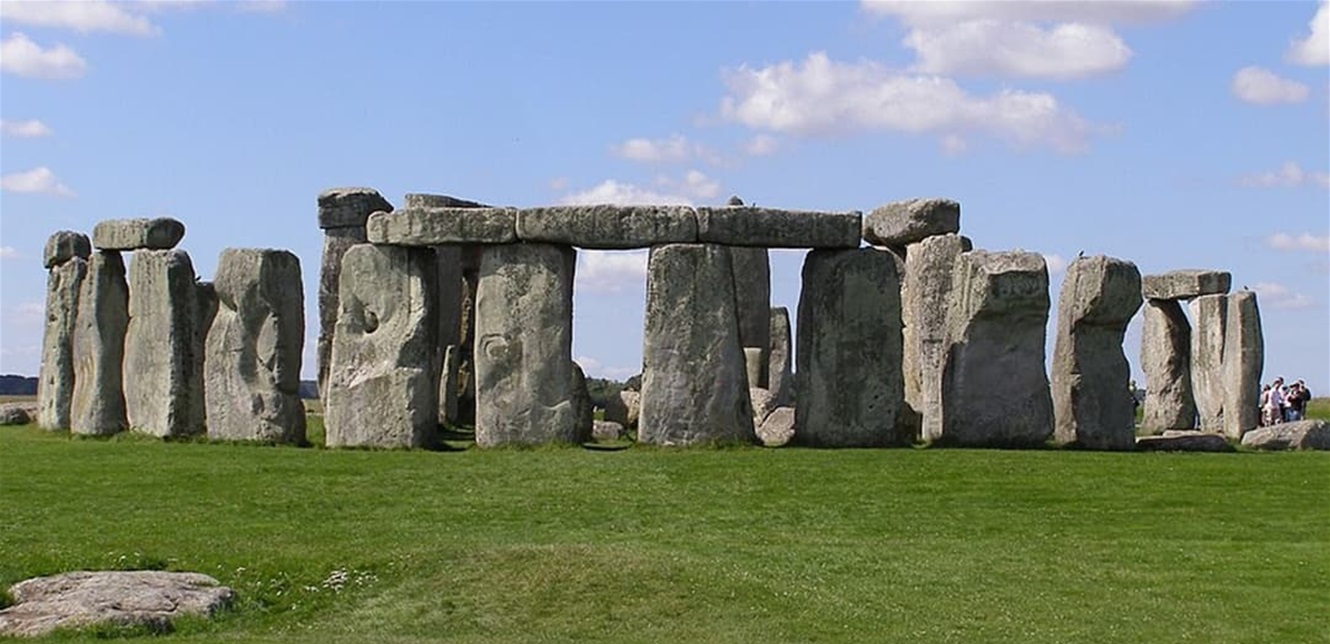 البشر وراء نقل أحجار ستونهنج وليس الجليد