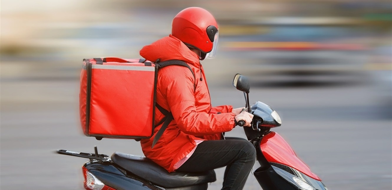 وسط الطريق.. ديلفري يتعرض للسرقة في طرابلس