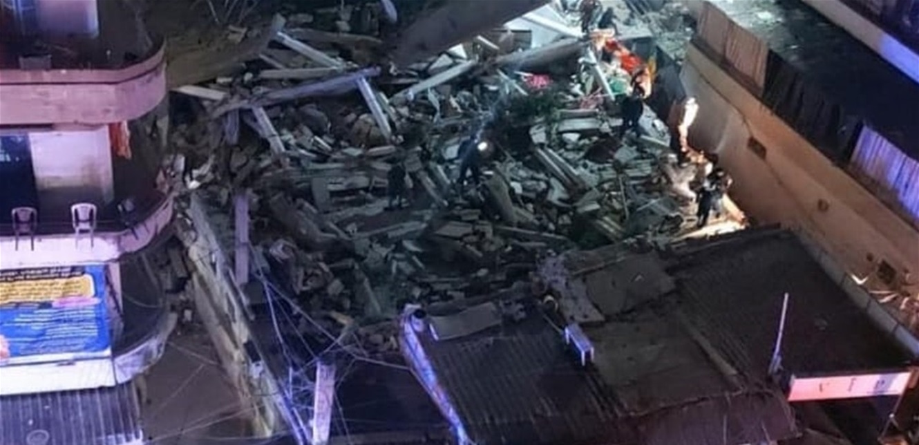 انهيار مبنى سكني في طرابلس.. عائلة عالقة تحت الانقاض (فيديو وصور)