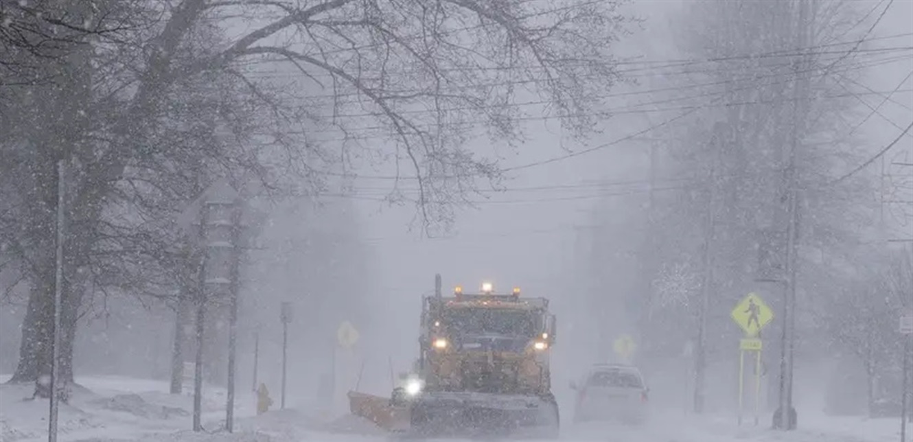ولايات أميركية تعلن حال الطوارئ بسبب عاصفة ثلجية.. وإلغاء آلاف الرحلات