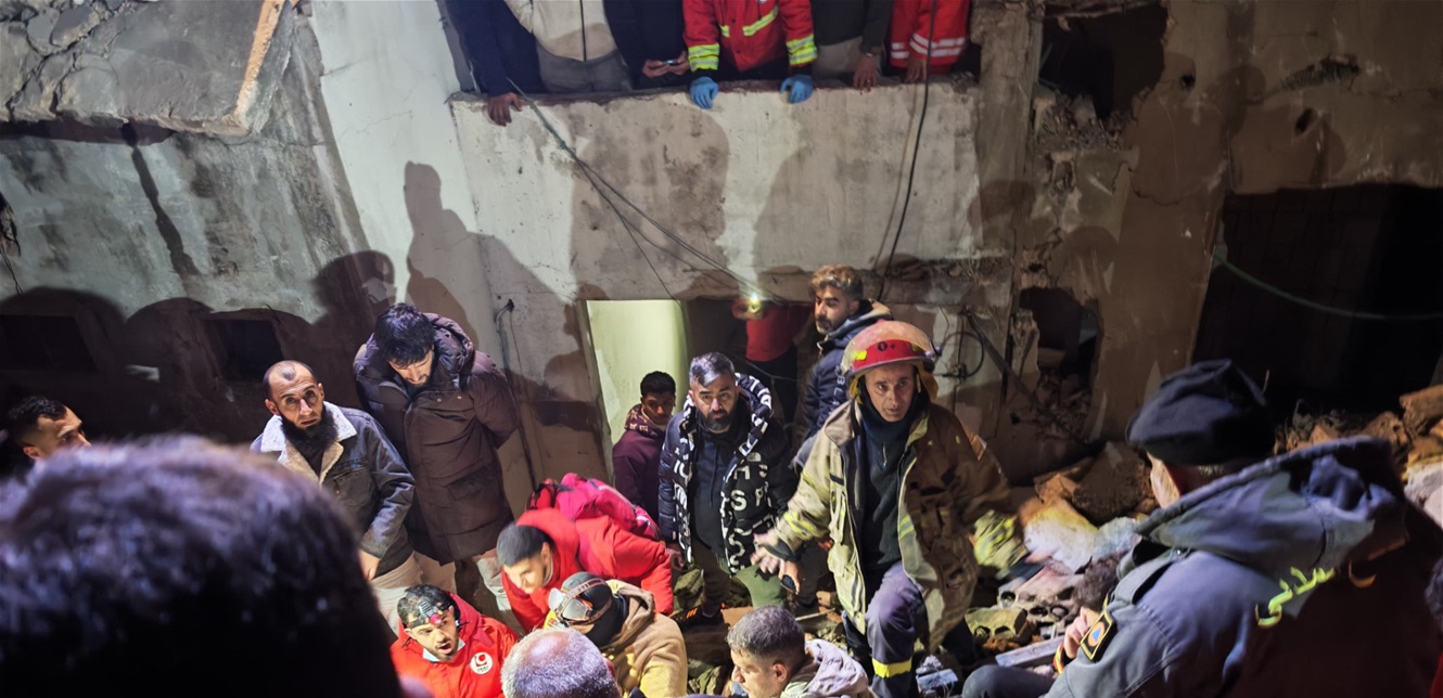 بعد انهيار مبنى في طرابلس.. بيان للدفاع المدني