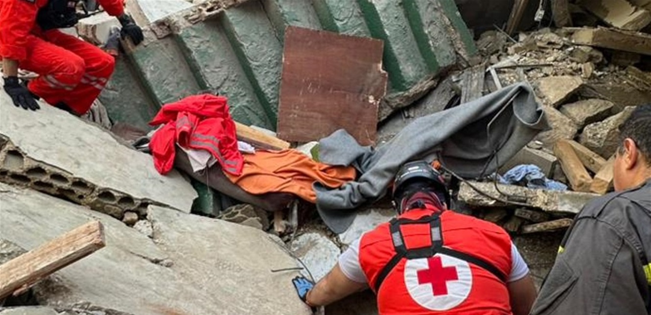 على إثر انهيار مبنى في طرابلس.. هذا ما أعلنه الصليب الأحمر