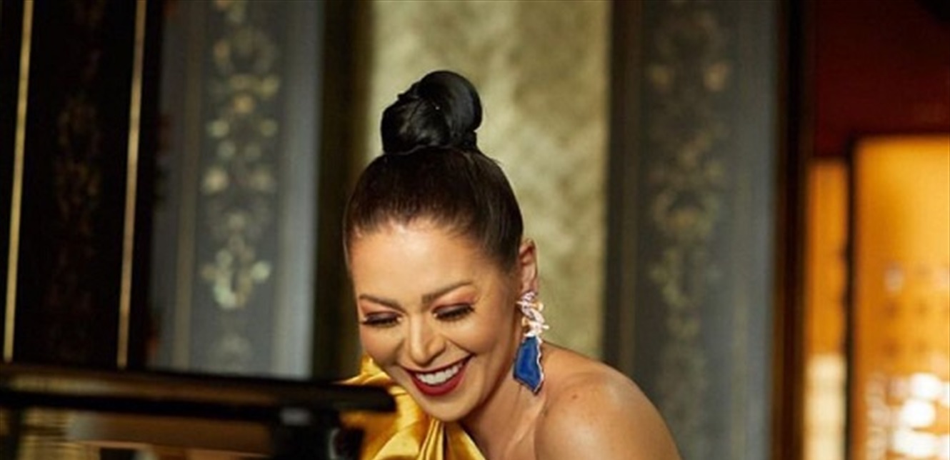 بعد اكتشافها زواجه من أخرى.. فنانة شهيرة تطل مع زوجها مُجددا وتُثير الجدل (صورة)