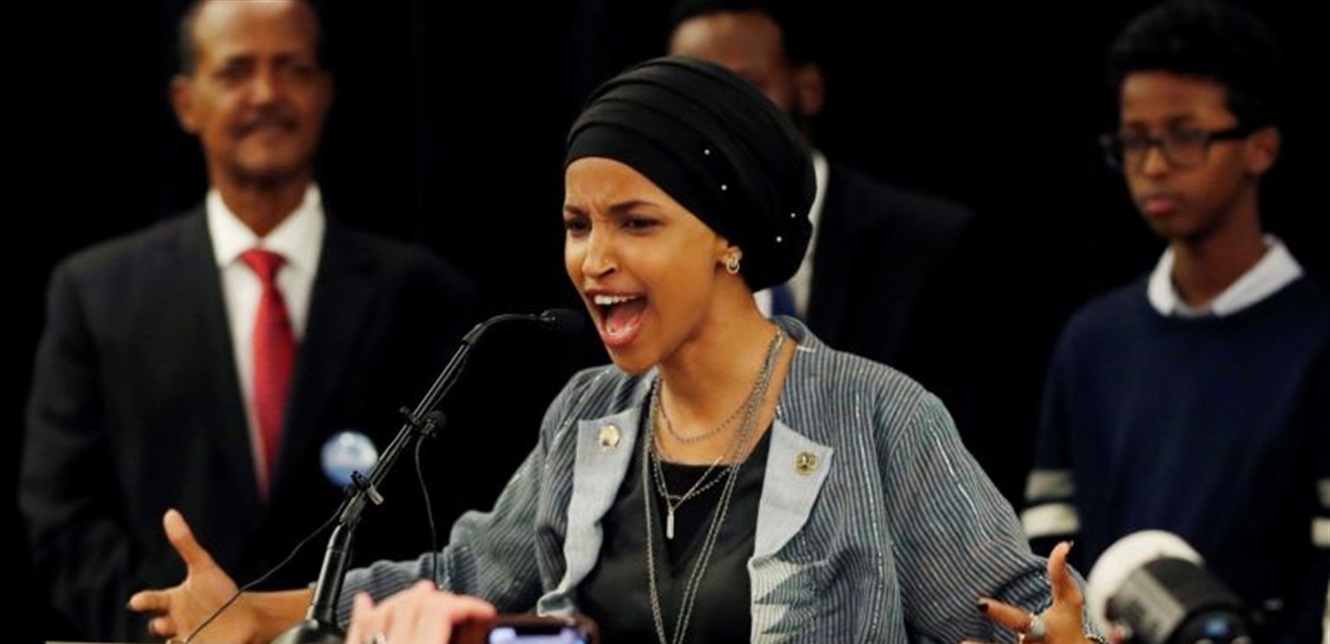 كلام عن جرائم مالية.. ترامب يطالب بـالتحقيق مع نائبة من أصول صومالية