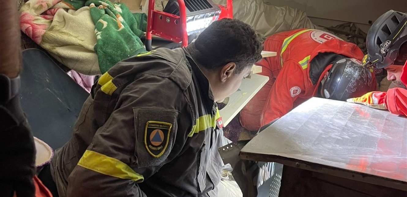 أصوات من تحت الأنقاض... إليكم آخر المعلومات عن عمليّات الإنقاذ في طرابلس