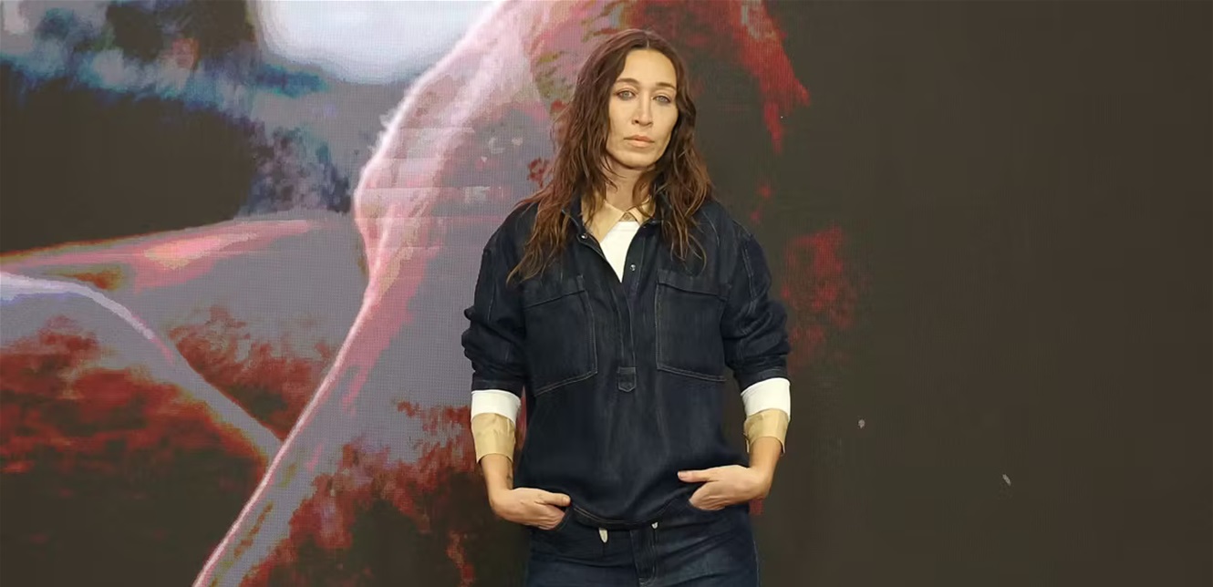 آلانا حديد تفتح النار على زوجة بروكلين بيكهام: تلهث خلف الشهرة