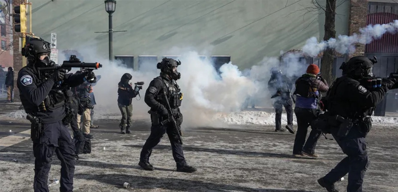 لقد طفح الكيل.. هل تتحول مينيابوليس إلى ساحة صدام بين الولاية والسلطات الفدرالية؟