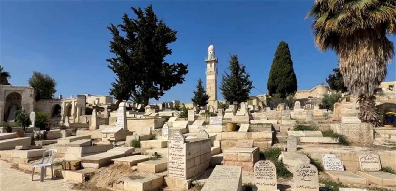 لمدة 36 ساعة.. طفلة صوّرت فيلما بين المقابر وإشادات