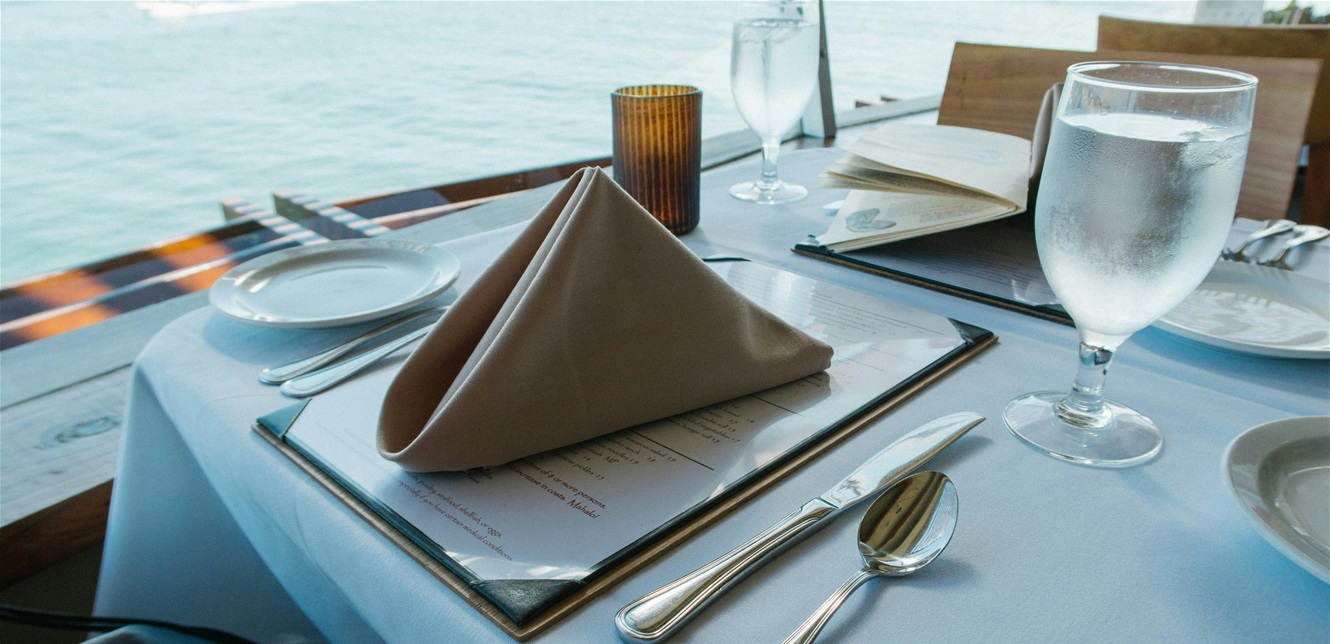 خلاف على فاتورة غداء في مطعم في صور يثير سجالاً حاداً