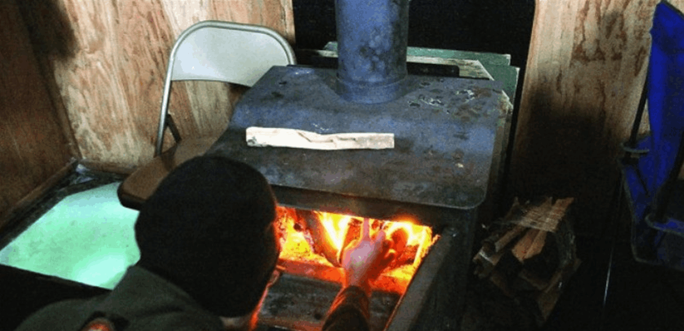 التدفئة بالحطب.. حلّ معيشي أم كارثة بيئية متواصلة؟