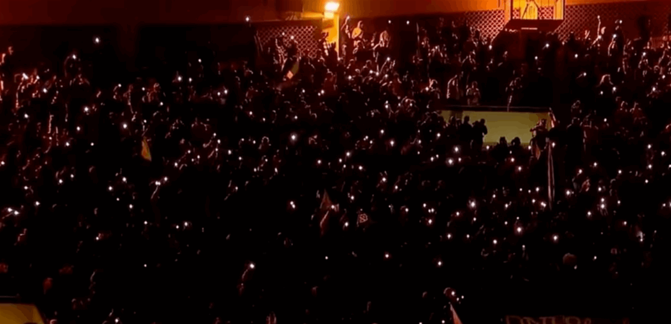 إدارة نيوم تُثير الجدل بقطع إضاءة الملعب خلال احتفالات الأهلي