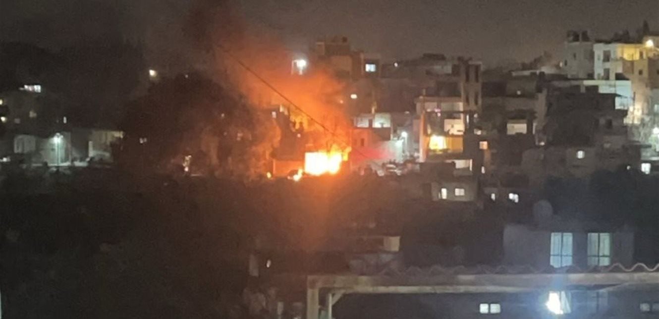 استهداف سيارة في بلدة حاروف (فيديو)