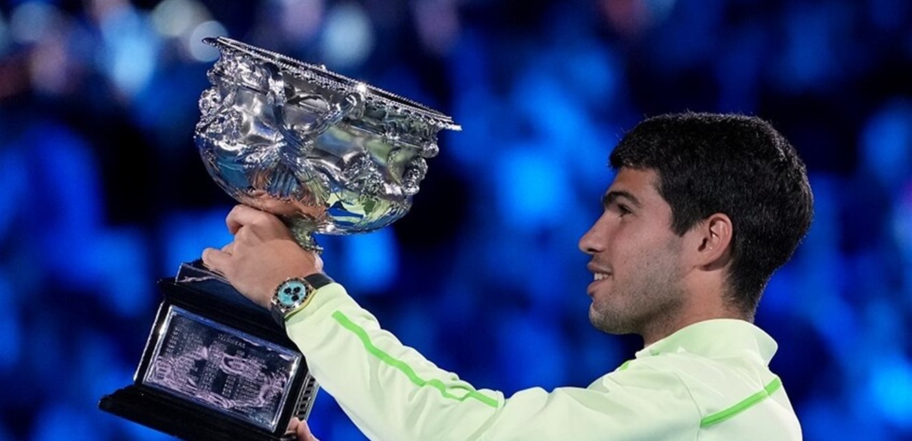 لأول مرة.. النجم ألكاراز يرفع كأس بطولة أستراليا الكبرى